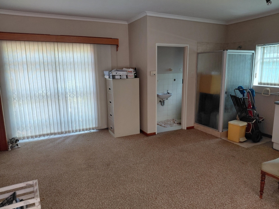 5 Bedroom Property for Sale in Vanes Estate Eastern Cape